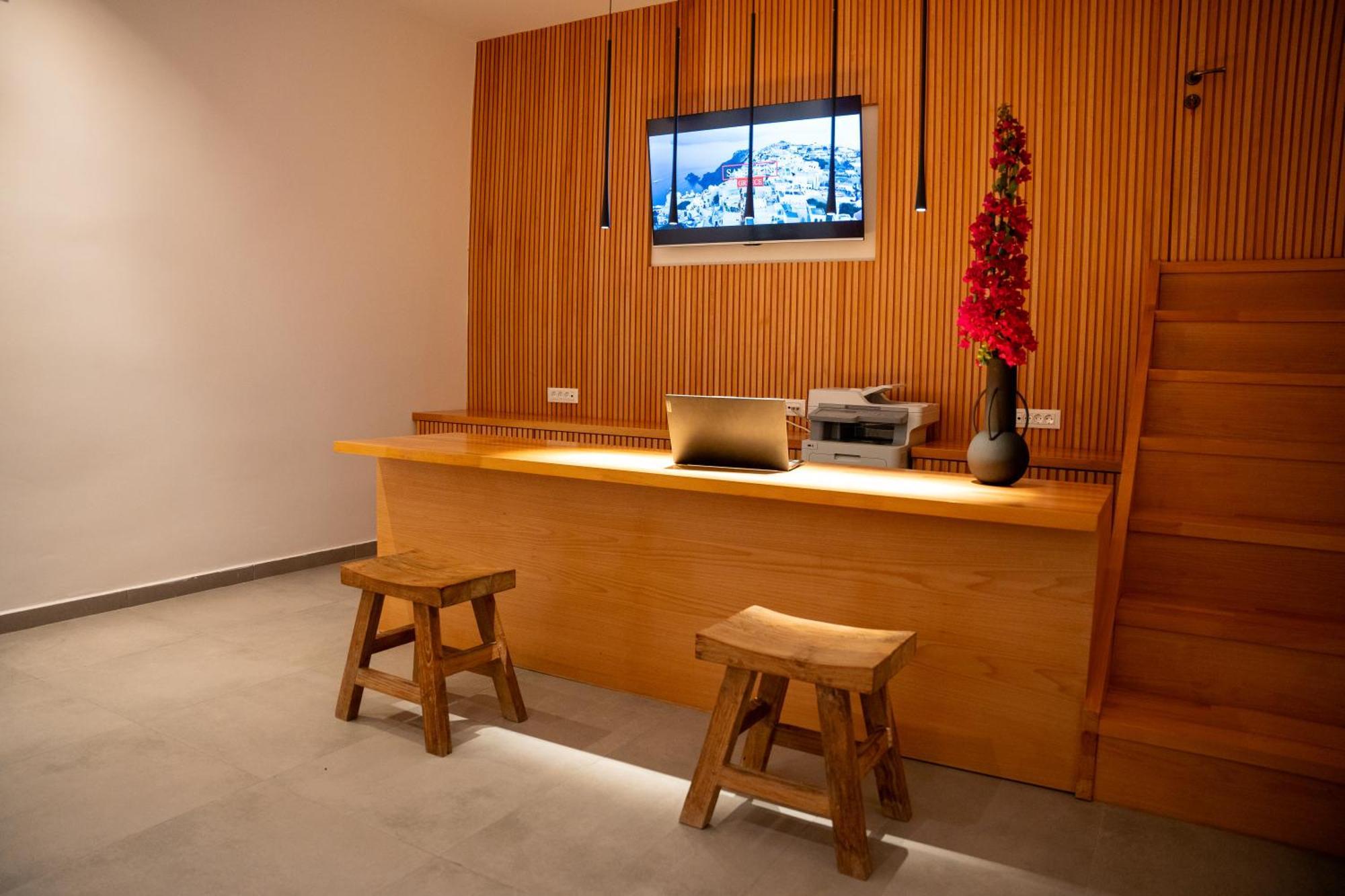 Hotel Colombos Beachfront Foinikiá