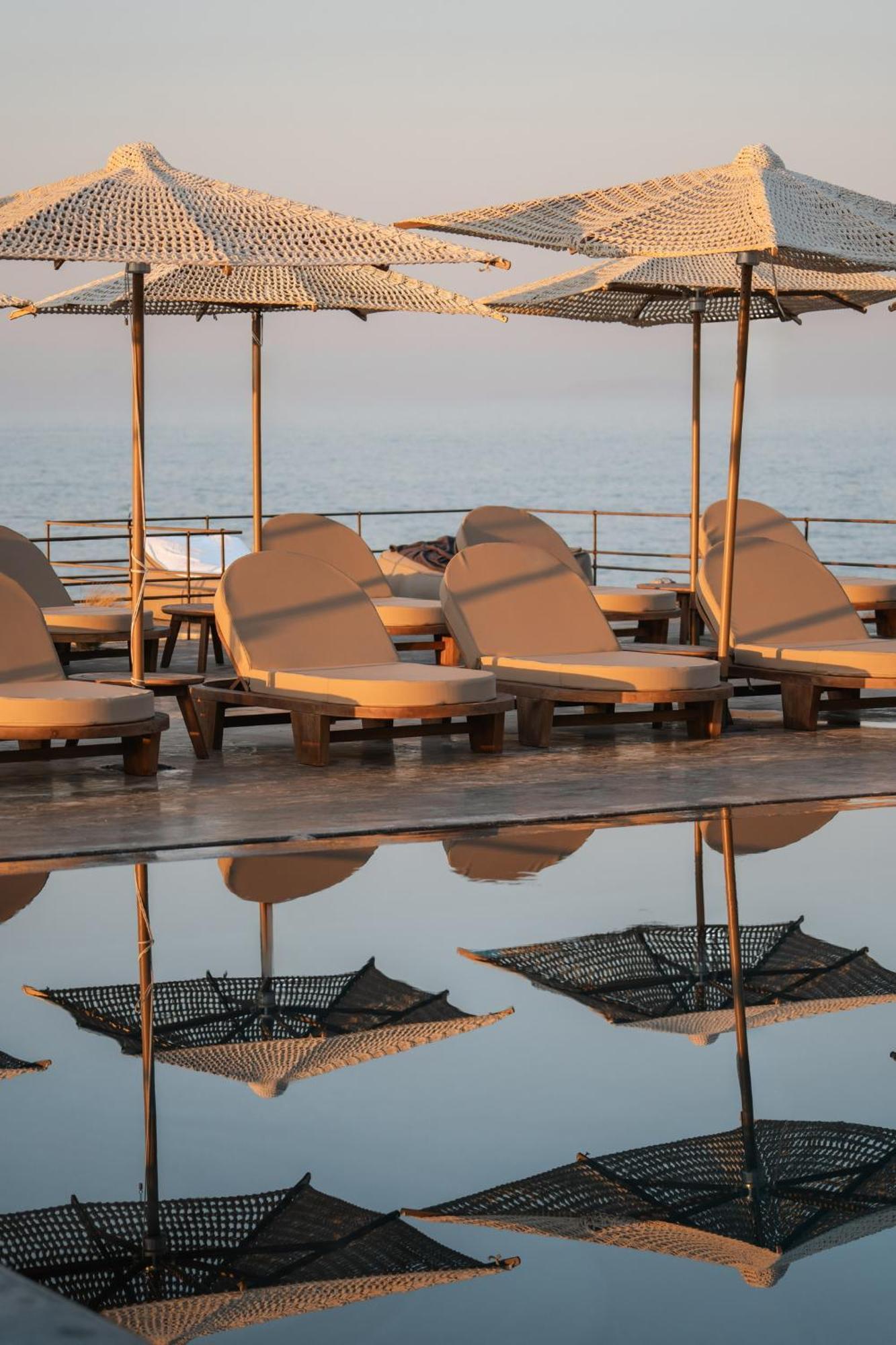 Hotel Colombos Beachfront 5*